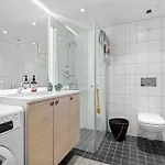 Luxury Seafront 2-bedroom In Center Lägenhet