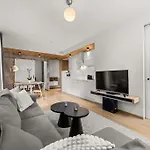 Luxury Seafront 2-bedroom In Center