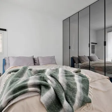 Luxury Seafront 2-bedroom In Center *