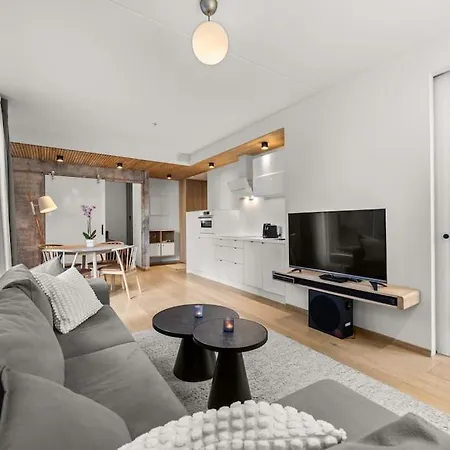 Luxury Seafront 2-bedroom In Center