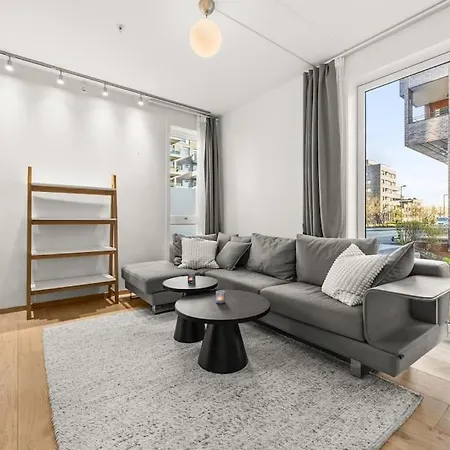 Luxury Seafront 2-bedroom In Center Daire