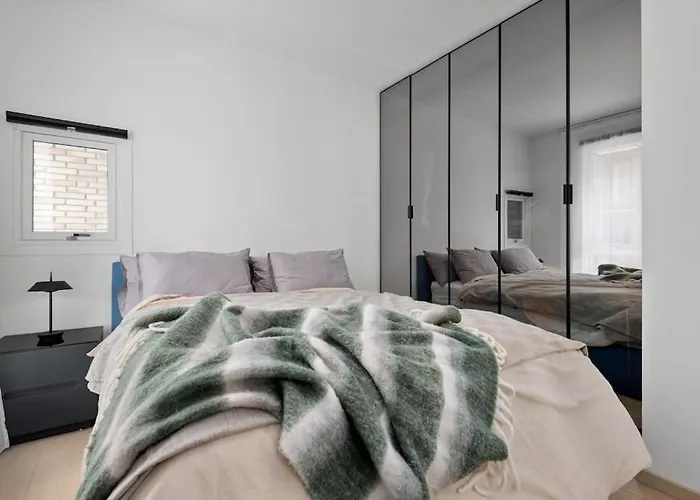 Luxury Seafront 2-bedroom In Center *
