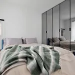 Luxury Seafront 2-bedroom In Center *