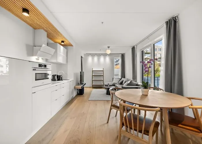 Luxury Seafront 2-bedroom In Center